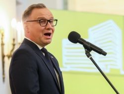 Andrzej Duda znalazl pracę.