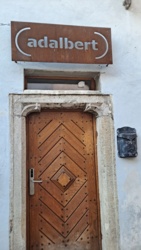 f4bb103f-ad67-4899-aeb1-c2a69b16e67e