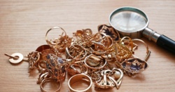 Biżuteria spoza UE z rakotwórczymi metalami. UOKiK ujawniają szokujące wyniki kontroli