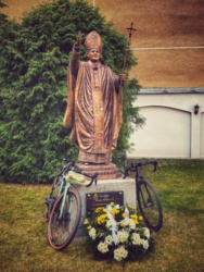 82e7b717-2614-49d2-b29f-720349b4a942