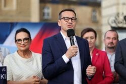 Morawiecki o sporze ws. praworządności: Brzęcząca osa