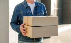 UOKiK ściga greenwashing. Allegro, DPD, DHL i InPost z zarzutami