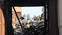 "Wciąż czuć ostry zapach pogorzeliska". Mieszkańcy Nowej Białej liczą straty po wielkim pożarze