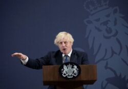 Cummings: Johnson nie chciał lockdownu, bo umierali seniorzy