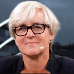 Zapomniała wyłączyć mikrofon. Kluzik-Rostkowska z PO na komisji przyznaje, że nie rozumieją, o co pytają XDD