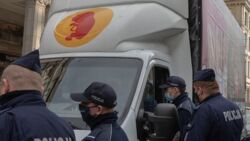 Warszawa. Radni przegłosowali zakaz jazdy antyaborcyjnych i homofobicznych furgonetek