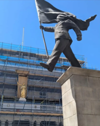 Rzeźba w sercu Londynu. Do manifestu przyznał się Banksy