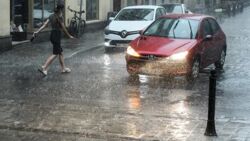 Gorąca noc, upalny dzień a potem burze. IMGW wydało ostrzeżenia dla większości kraju