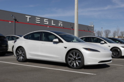 Problem w 3 milionach samochodów. Tesla wzywa klientów do serwisu