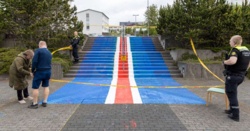 Islandia: Tęczowa flaga przed kościołem Grafarvogskirkja została zamalowana