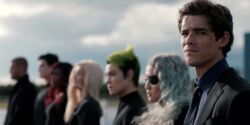 Titans - Barbara Gordon i Jonathan Crane na nowych zdjęciach z 3. sezonu serialu. Kiedy pełny zwiastun?