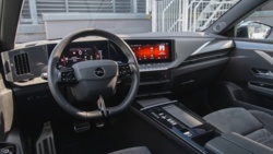 Te auta stoją nawet 3 lata. Rabat 150 tys. zł to dopiero początek