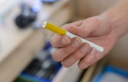 Zakaz sprzedaży wszystkich typów e-papierosów osobom nieletnim. Jest decyzja Sejmu