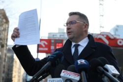 Czarnek składa projekt ustawy. Chodzi o VAT na paliwo