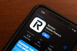 Revolut rezygnuje ze swoich planów. Tak chce zdobyć licencję bankową w USA