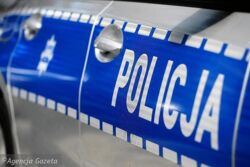 Warszawa. Atak nożownika przed sklepem w Ursusie. Trwa obława