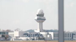 Kolejny samolot z Afganistanu wylądował w Warszawie. Na pokładzie ewakuowani z Kabulu