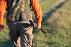 Wypadek przy rozkładaniu broni. Myśliwy postrzelił znajomego