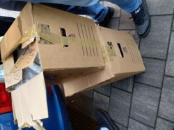 Gdańsk: dwóch mężczyzn niosło pieszo 7kg narkotyków w kartonach i w plastikowej torbie