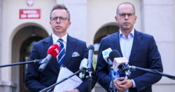 Ciąg dalszy afery wizowej. Posłowie KO ujawniają nowe nazwiska