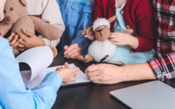 Szwecja. Jaki będzie skutek oszustw adopcyjnych i handlu dziećmi z zagranicy?