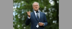 Tusk: koniec z salonikami VIP, koniec z zeszytami i omijaniem kolejek