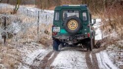 "Nieprzytomny nastolatek pod granicą". SG: wstał i oddalił się z białoruskimi służbami