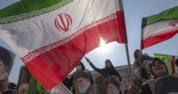 Iran ostrzegł sąsiadów: możliwy kontratak na amerykańskie bazy jeśli Amerykanie zaatakują. USA ewakuuje część personelu znad Zatoki Perskiej