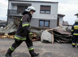 Wichury w Polsce. Bilans piątkowej nocy. Ponad 4 tys. interwencji Straży Pożarnej