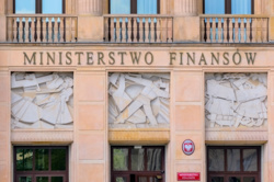 Podwyżki opłat na alkohol i nowe daniny. Takie plany ma Ministerstwo Finansów