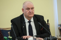 Prezes TK Bogdan Święszkowski poskarżył się USA na polski rząd i Unię Europejską