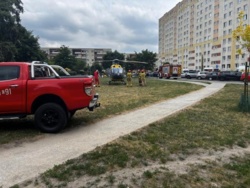 Matka dziewczynki, która spadła z 11. piętra, usłyszała zarzuty