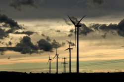 Po raz pierwszy farmy słoneczne i wiatrowe wytworzyły więcej energii niż elektrownie węglowe