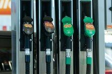 Premier zapowiada obniżkę VAT na paliwa. Cena ma wrócić do 5 zł za litr