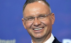 Dzień dobry. Zawiadamiam, że wczoraj 29 lipca Adrian postanowił „uhonorować” wieloletnią propagandystkę TVPis (obecnie wPolsce24), Magdalenę Ogórek Złotym Krzyżem Zasługi, a więc jednym z najwyższych cywilnych odznaczeń państwowych, za &quot;zasługi w działalności społecznej