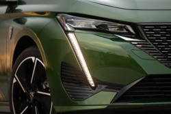 Nowe, a już 3-letnie. Stoją w salonach i nikt nie chce ich kupić