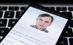 Zarówno prokuratura, jak i sąd zwlekały z postawieniem zarzutów Ziobrze i wnioskiem o aresztowanie. Powody: niewystarczające dowody i urlopy
