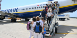 Ryanair zwiększa limit bagażu podręcznego. Polacy zyskają podwójnie