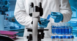 Ufamy nauce, ale cenimy ją mniej [SONDAŻ]