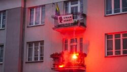 Marsz Niepodległości. Wyrok dla mężczyzny, który podpalił racą mieszkanie w Warszawie