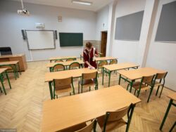 Po co przepisy, skoro jest ZUS i logika. Dyrektorzy szkół wiedzą, kto zaszczepił się przeciw COVID-19