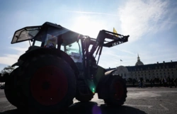 Traktory wjechały do Paryża. Trwa protest rolników przeciwko umowie UE-Mercosur