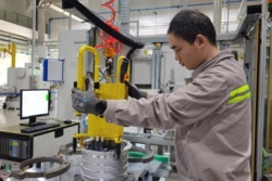 Europejska motoryzacja w kryzysie – rekordowe zwolnienia i spadek inwestycji