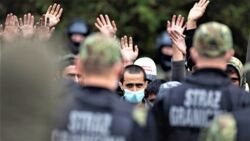 "PiS chętnie gra w grę Łukaszenki i rozpala antyuchodźcze nastroje w Polsce"