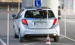 Posłowie chcą likwidacji placu manewrowego w egzaminie na prawo jazdy - Echo Polski • portal informacyjny, wiadomości, newsy, porady