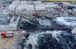 Strażacy walczą z ogniem pod Kraśnikiem. Płonie składowisko odpadów