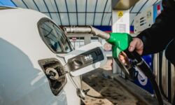 Nawet 300 zł "na paliwo" miesięcznie. Odliczenie w PIT dla pracowników