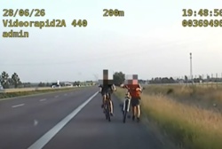 Dzieci jechały rowerami pod prąd po S17. Policjanci zatrzymali 8 i 9-latka