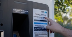 Mandaty za parkowanie przed marketami bez mocy prawnej. UOKiK nałożył na firmę gigantyczną karę