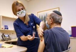 Izrael zaprzestaje podawania 3. dawki chorym onkologicznie